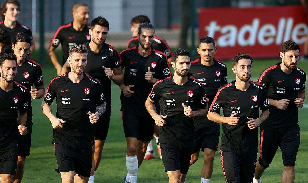 九游官网入口充值-欧联赛程吃紧,门兴格拉德巴赫冲刺阶段防线松动,更衣室稳定,心理建设被强调的简单介绍